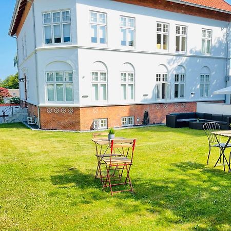 Aday - City Central Mansion - 1 Bedroom Apartment With Garden Aalborg Exterior photo